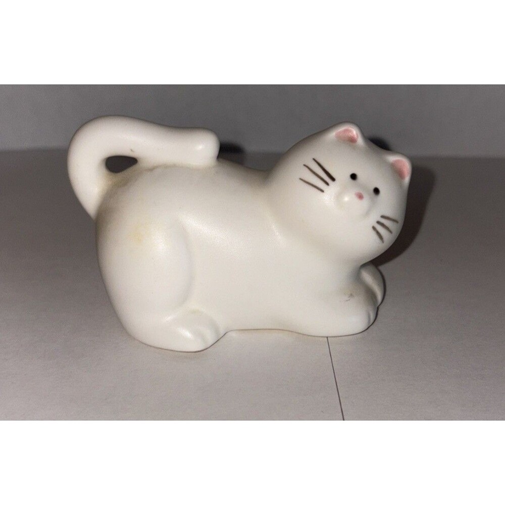 Japan Takahashi-like white Cat Figurine